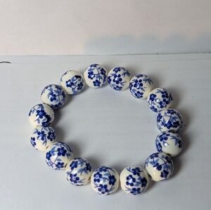 💙 Vintage Bracelet White beaded ceramic floral design cold weighty stretch